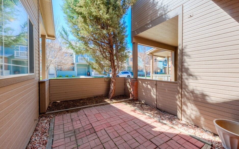 Building Photo - 835 Kane Dr