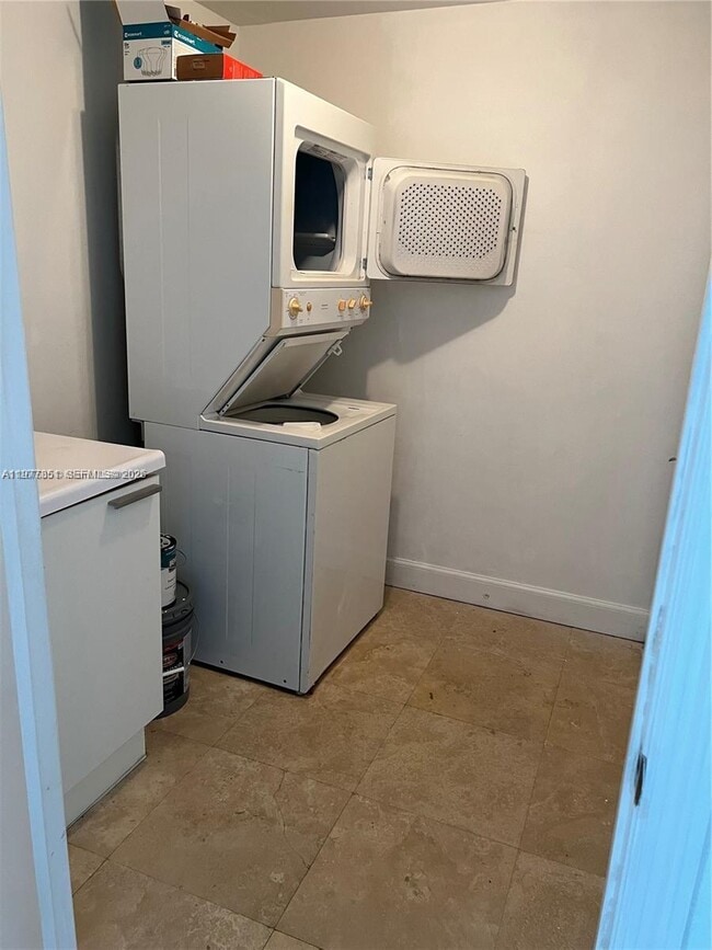 Building Photo - 14951 Royal Oaks Ln