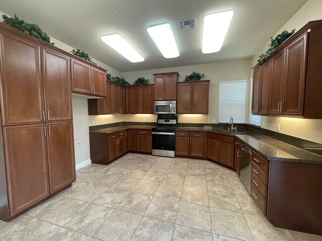 Building Photo - Stunning 4-Bedroom, 3-Bath Home – Available Now!