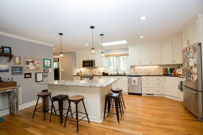 Building Photo - Charming Southern Pines Home on a Spacious...