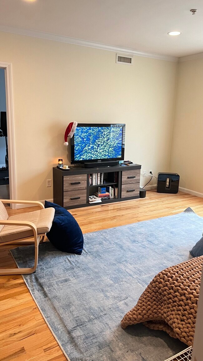 Building Photo - 26 Wachusett St