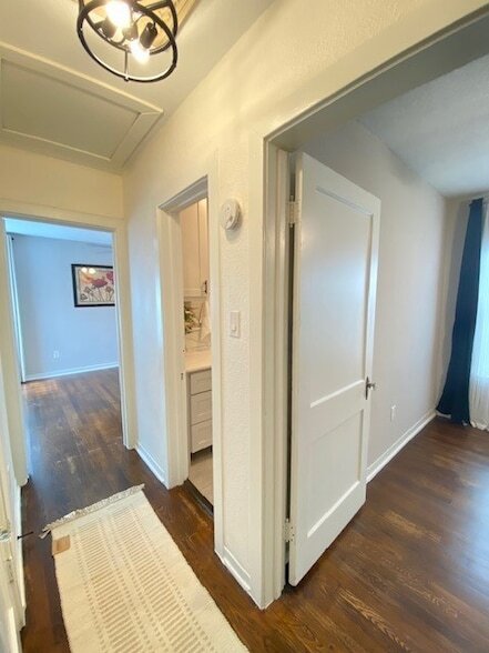 Building Photo - 4705 Park Dr