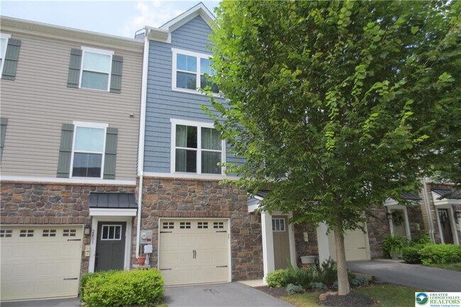 Building Photo - 2407 Cook Dr