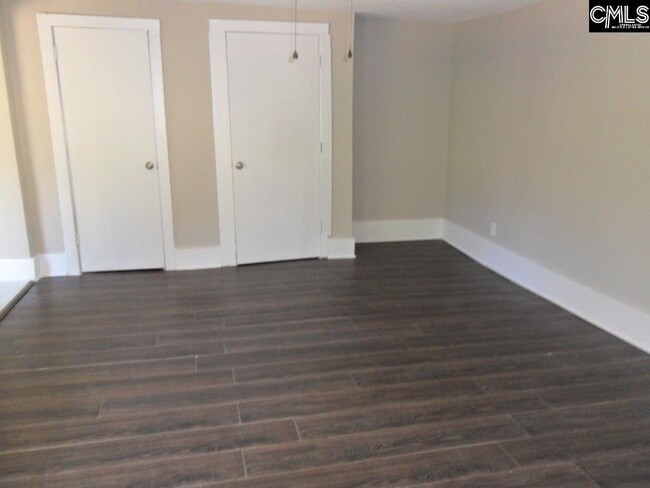Building Photo - 1241b Johnson Ave