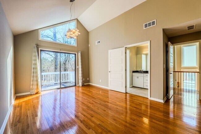 Building Photo - 4518 Club House Dr