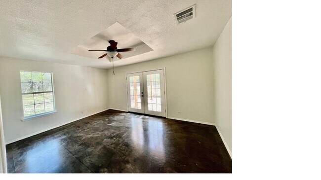 Building Photo - 1045 Hidden Hills Dr