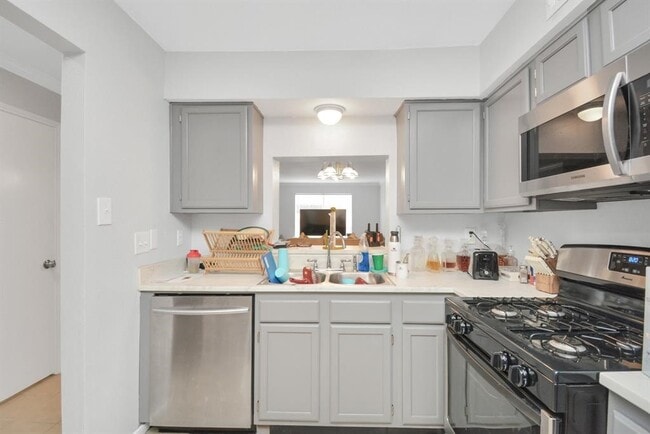 Building Photo - 6489 Alisa Ln