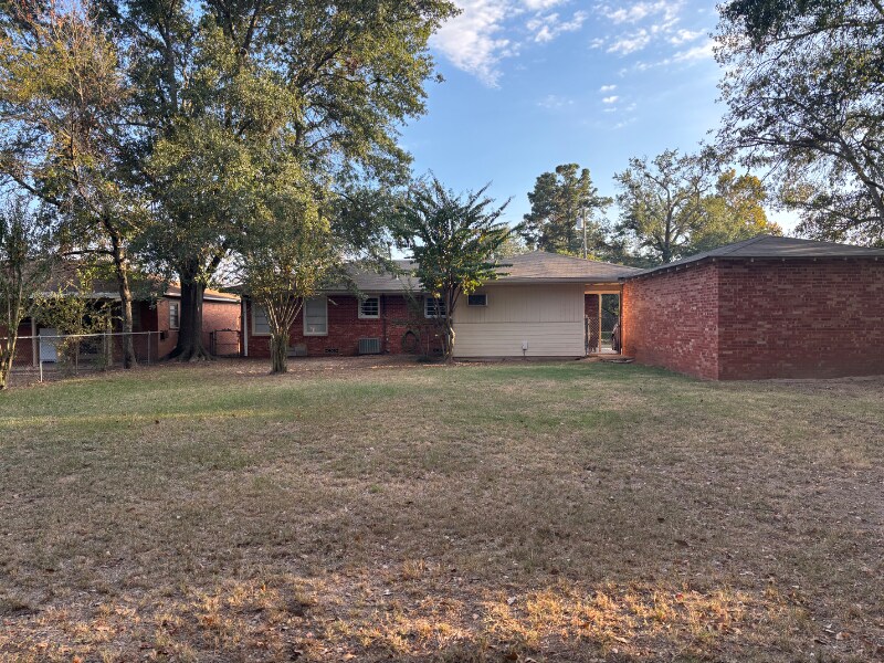 Building Photo - 1300 E Hankerson St