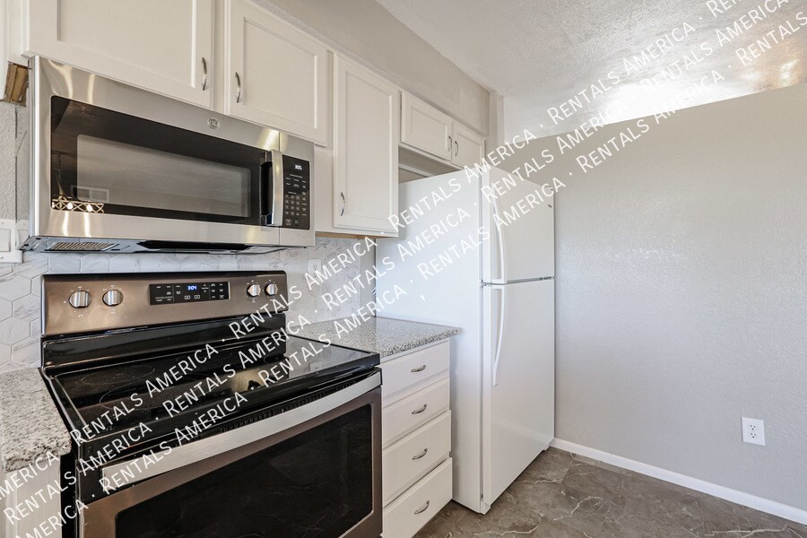 Building Photo - 1453 W Tonopah Dr