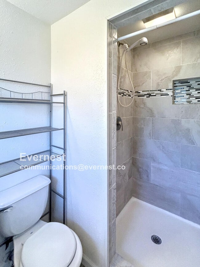 Building Photo - 2507 Flintridge Dr