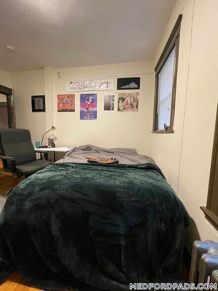 Building Photo - 352 Main St