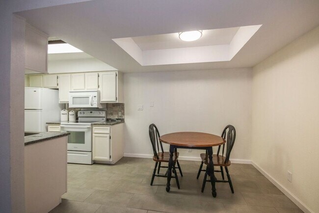 Building Photo - 2 Bed / 1 Bath Condo South Tulsa