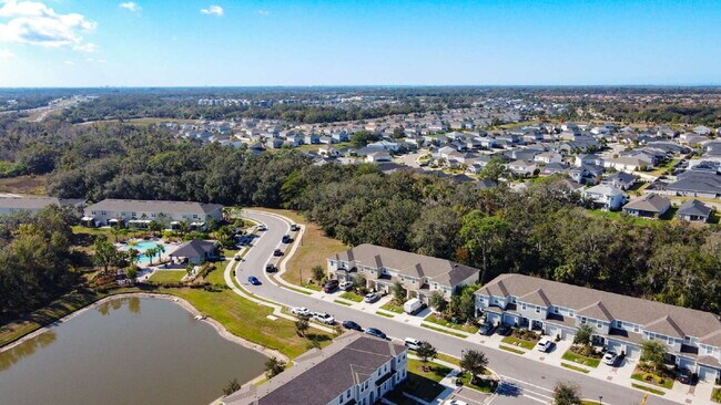 Building Photo - 10525 Oakside Dr