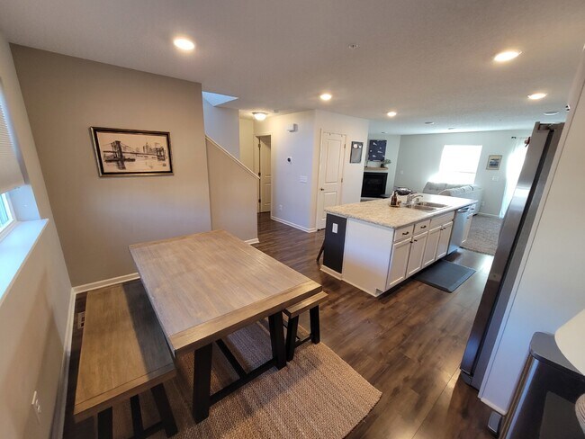 Building Photo - Furnished- Short term lease - Townhome in ...