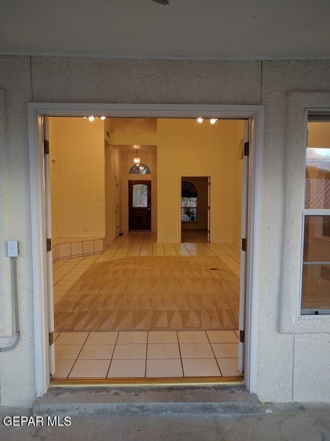 Building Photo - 7417 Mission Viejo Dr