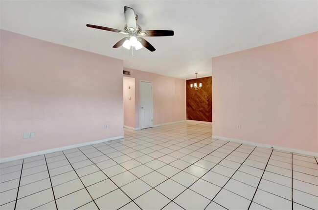 Building Photo - 2 N Fernwood Ave
