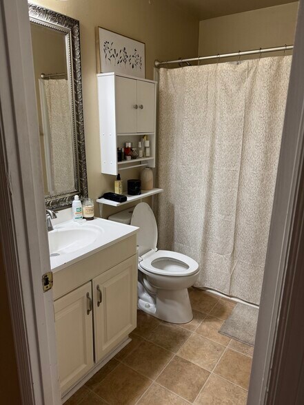 Building Photo - 215 Navaho Trl