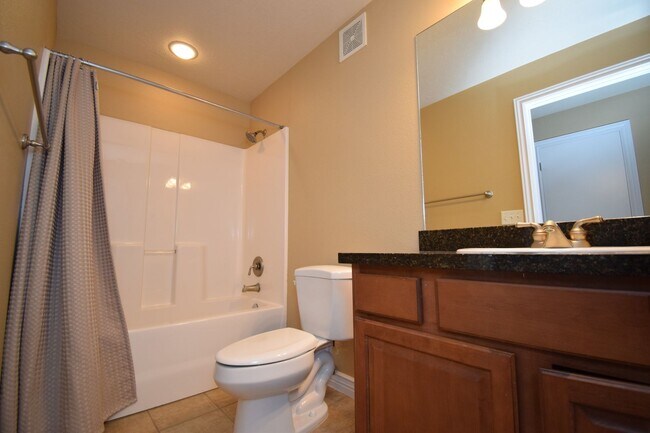 Building Photo - Great 2 Bed 2 Bath Unit in Millcreek!!!