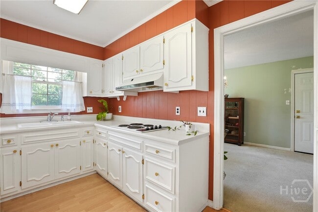 Building Photo - 204 Pine Grove Dr
