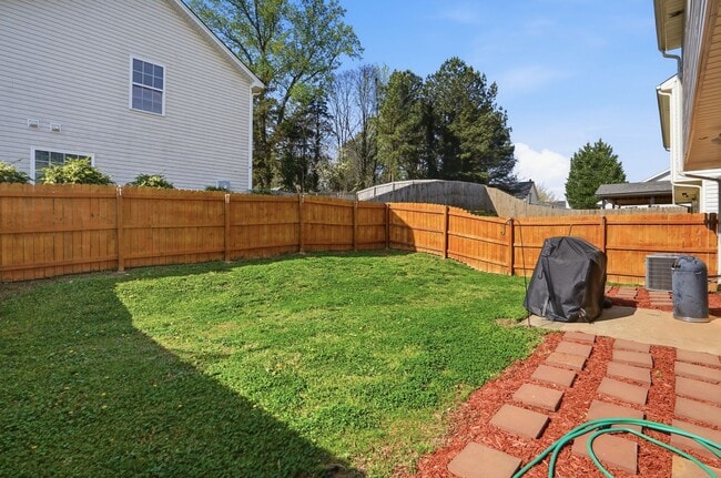 Building Photo - Move-In Ready 4BR | Space, Location & Value All in One