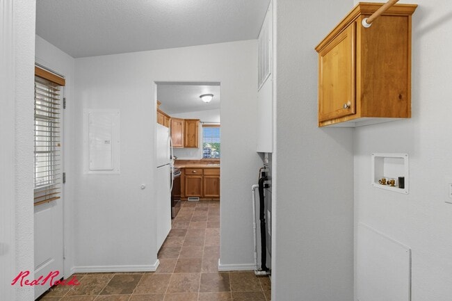 Building Photo - Single-Level 2 Bedroom Home in Washington 55+ Community!