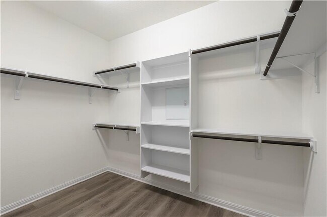 Building Photo - 220 Tanda Ln