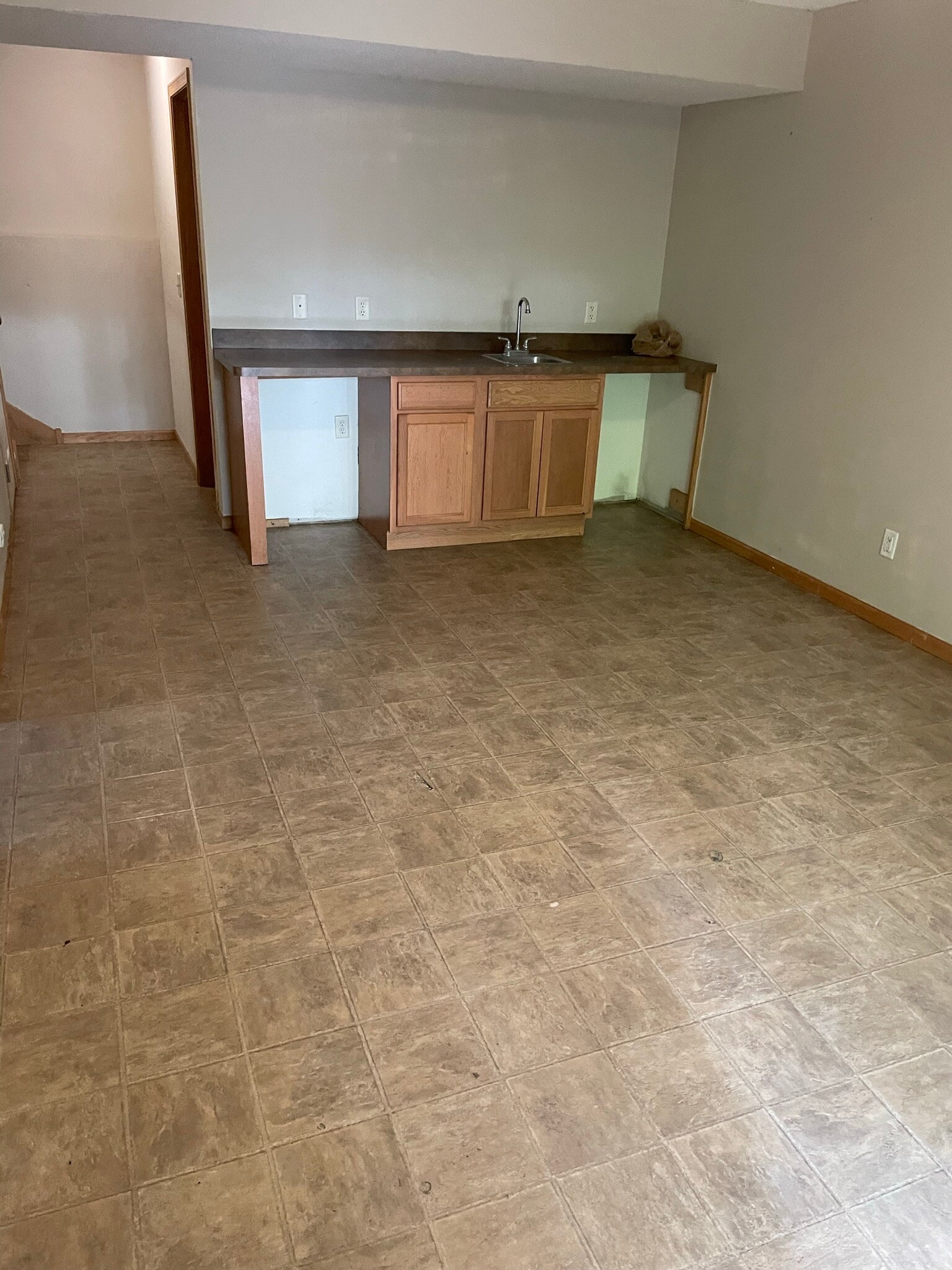 Building Photo - 300 Linden St N