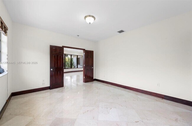 Building Photo - 540 S Shore Dr