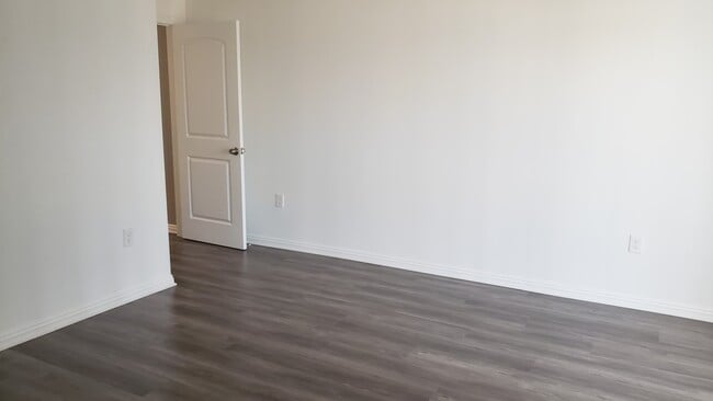 Building Photo - 2057 W Florence Ave