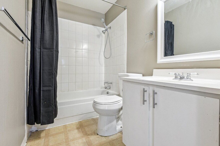 Building Photo - 8218 Washington St