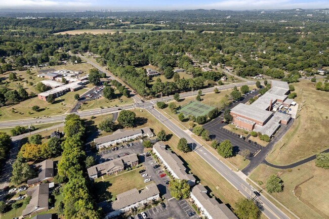 Building Photo - 1301 Neelys Bend Rd