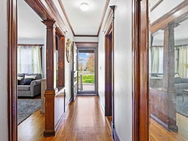 Building Photo - 39 Oxford St