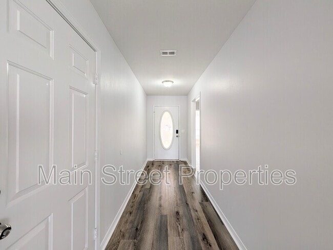 Building Photo - 28 Easton St