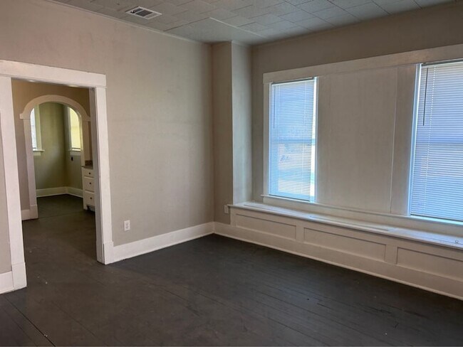 Building Photo - 1925 11th St