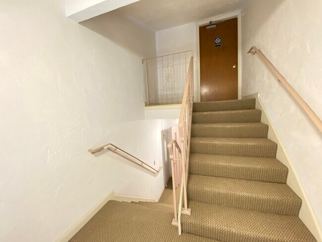 Building Photo - 385 Huse Rd