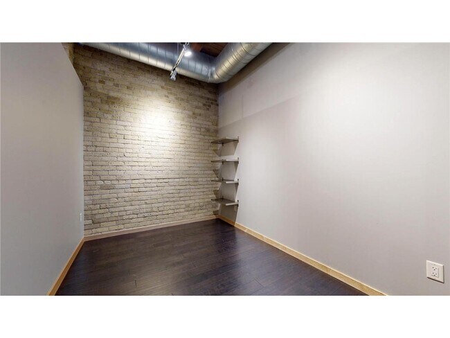 Building Photo - 607 Washington Ave S