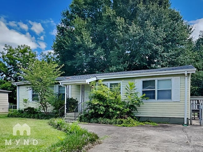 Building Photo - 217 Marshall Dr