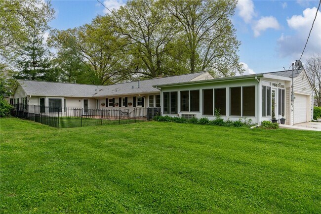 Building Photo - 31 S Tealwood Dr