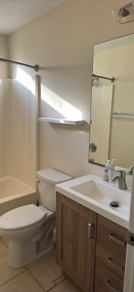 Building Photo - 7337 Leghorn St