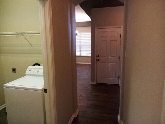 Building Photo - 2412 Tumbling River Dr