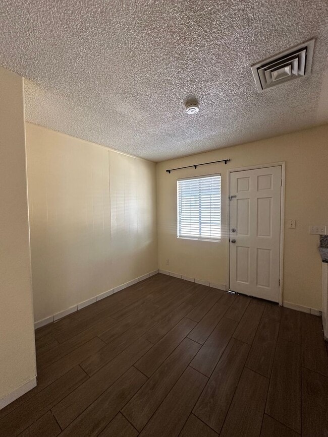 Building Photo - Must see Home!