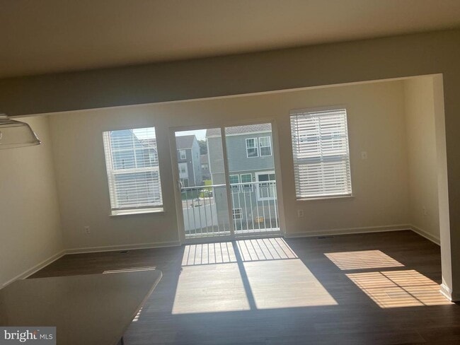 Building Photo - 250 Clifton Mnr