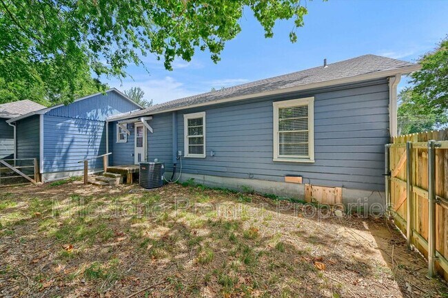 Building Photo - 1721 S Fannin Ave