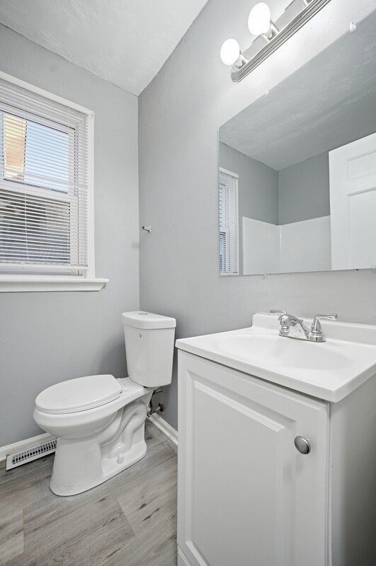 Building Photo - 243 W 32nd St