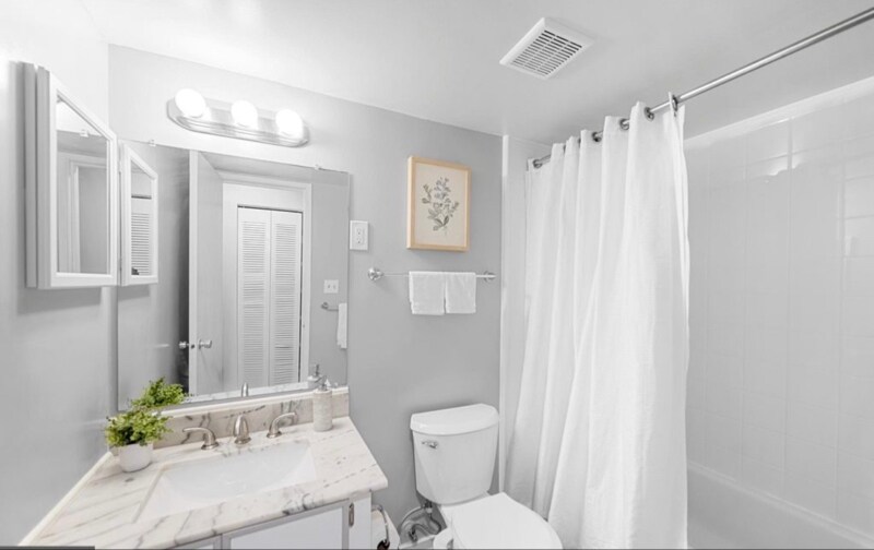 Building Photo - 4404 Island Pl