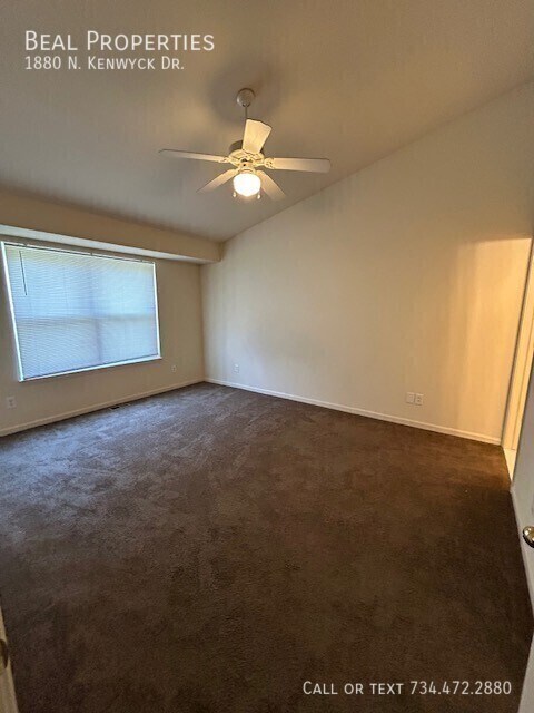 Building Photo - 1880 N Kenwyck Dr