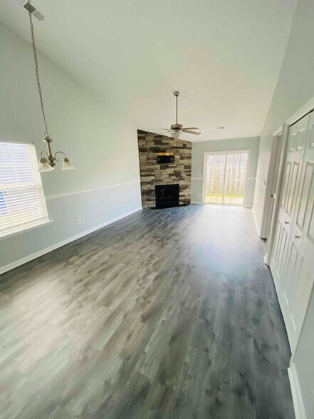 Building Photo - 247 Blue Savannah St