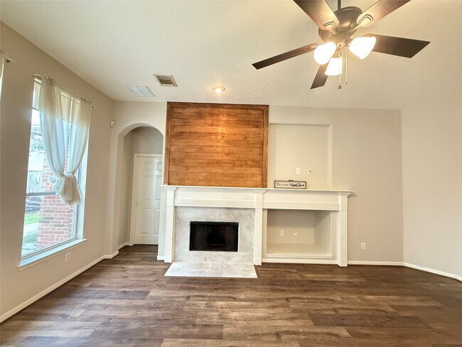 Building Photo - 5126 Winterwood Dr