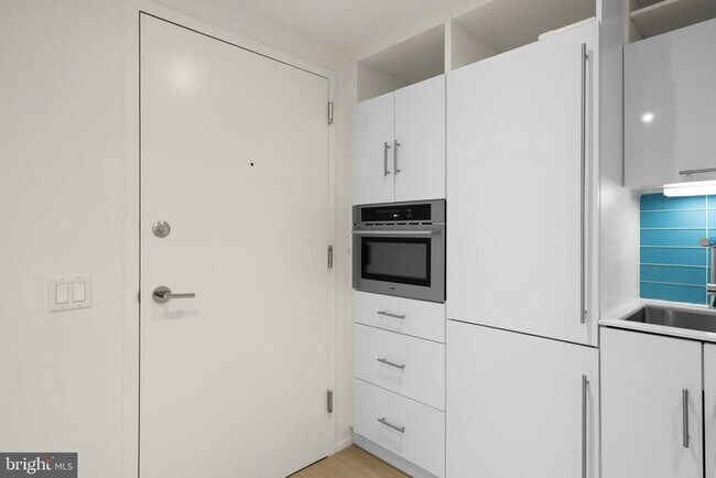 Building Photo - 2422 17th St NW