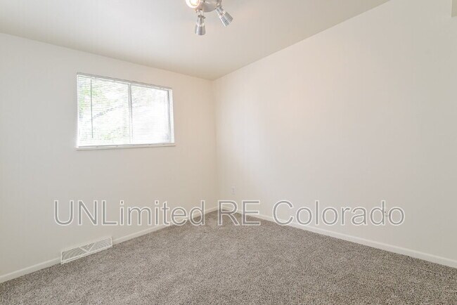 Building Photo - 7413 S Albion St